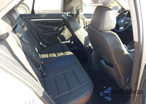 2008 Volkswagen Jetta Se/Sel z USA, uszkodzony, nr VIN 3VWRM71K18M106287